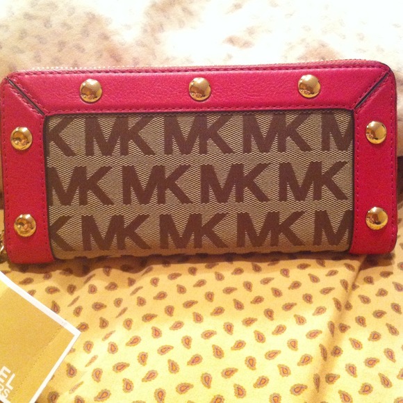 📛SOLD📛Michael Kors DELANCY WALLET