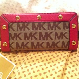 📛SOLD📛Michael Kors DELANCY WALLET