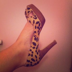Steve Madden leopard peep toes 8.5