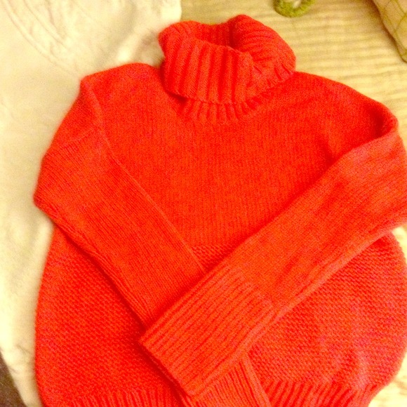 Coral GAP sweater