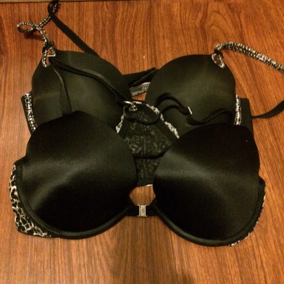 Victoria secret push up bra and pink push up bra