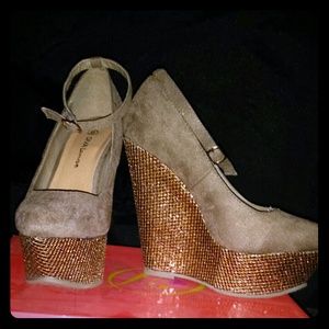 Gold Wedges