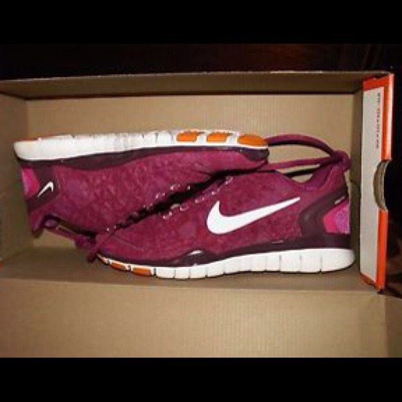 Marroon Nike Free Fit II Running Shoes 👟