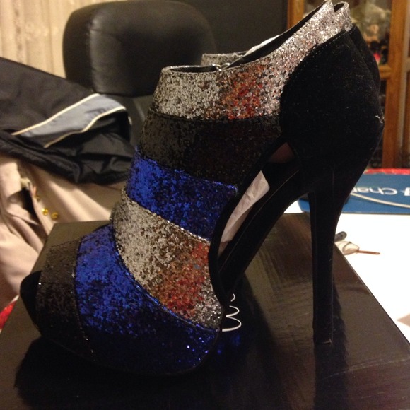 Heels - Picture 2 of 3