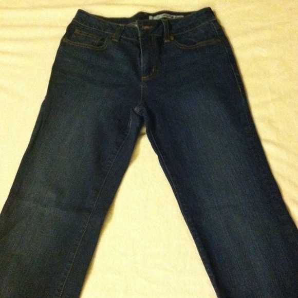 DKNY Soho fit Jeans. Size 6