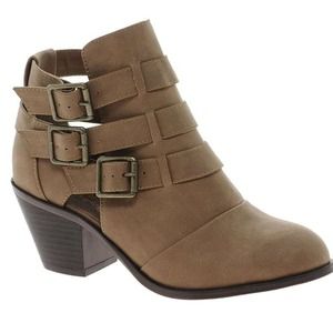 NEEDS TO GO REDUCED Super Cute Cut Out Ankle Boot!