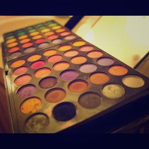 ⛔️Reserved⛔️ Manly Cosmetics 180 eyeshadow shades