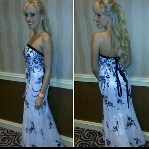 This is a beautiful Prom dress that I am selling!