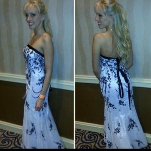 This is a beautiful Prom dress that I am selling!