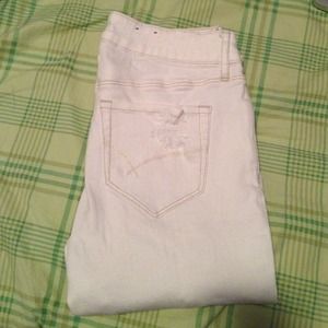 Bullhead ripped distressed white jeans