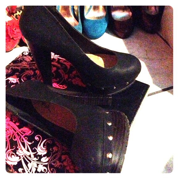 Shoes - Cute black platforms