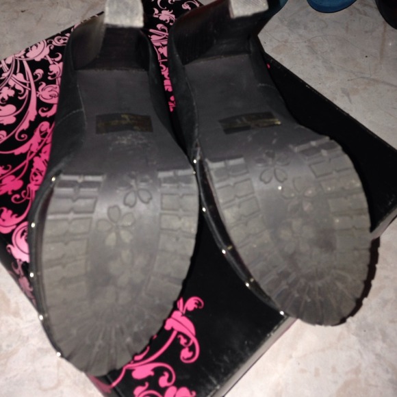 Cute black platforms - Picture 2 of 3