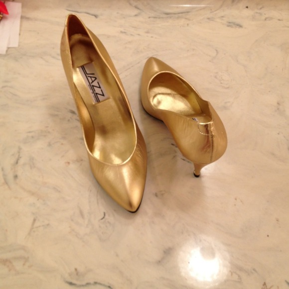 Cute gold high heel pumps great for New Years Eve!