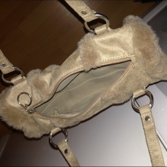 🚫SOLD🚫✅REDUCED✅Mini Dufflebag-like Handbag - Picture 2 of 2