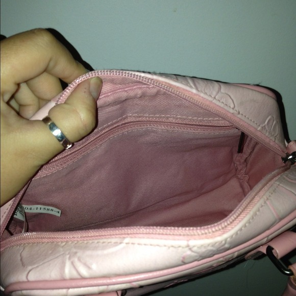 🚫SOLD🚫✅REDUCED✅Pink Butterfly Mini Handbag - Picture 2 of 2