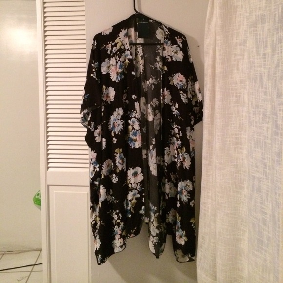 S O L D  💙 Brandy Melville long kimono