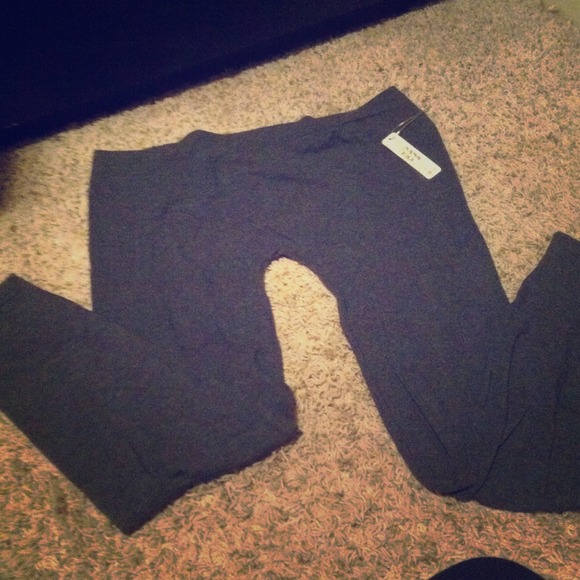 Grey and black leggings 👖