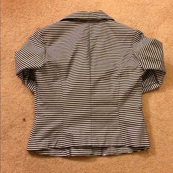 Beautiful Black and White Blazer - Picture 3 of 3