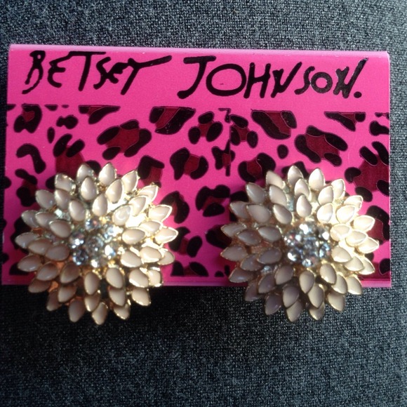 🔹NEW🔹Flower Petal Betsey Johnson earrings