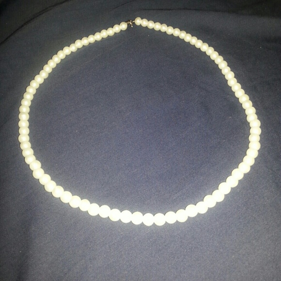 White and silver pearl necklace & bracelet