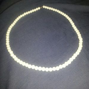 White and silver pearl necklace & bracelet