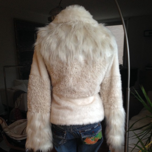 Laundry Off-White Faux Shearling Cropped Jacket - Picture 2 of 4