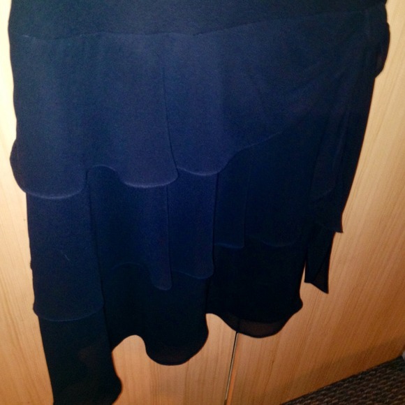 LBD! V-neck.  Size 8 Great for a night outโจ๐ถ - Picture 2 of 3