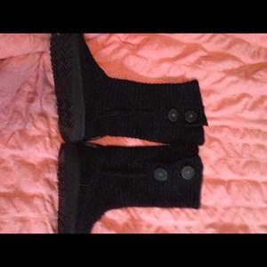 Kids cardy uggs size 4