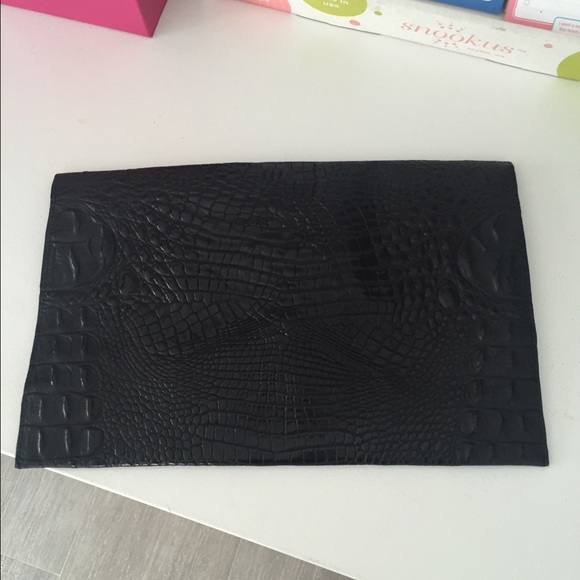 J.J. Winters Blake Lively Croco Envelope Clutch - Picture 3 of 4
