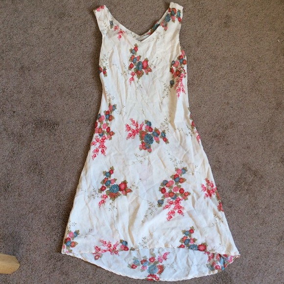 ❌SOLD ON VINTED❌ Stunning cream-colored floral si