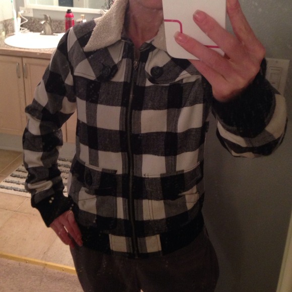 Sold🎉🎀Awesome Fox jacket very stylish 🎀 - Picture 2 of 2