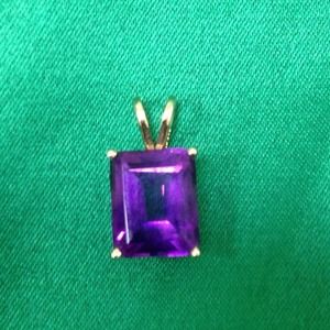 14k yellow gold pendant