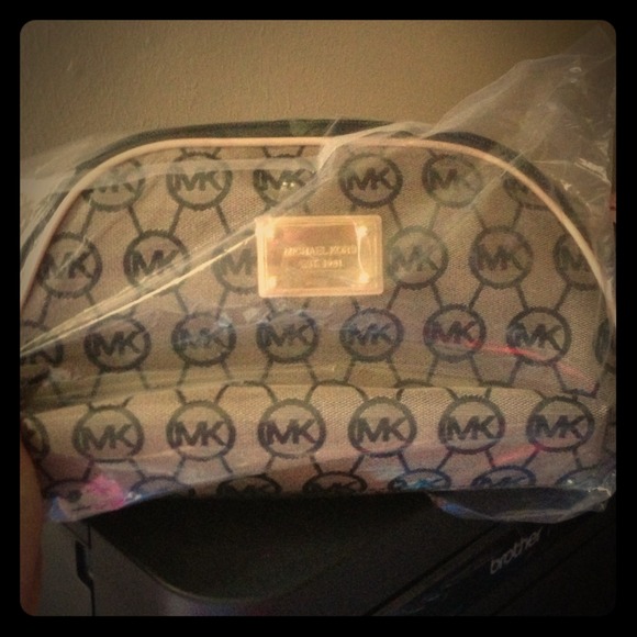 Michael Kors Cosmetic bag. New!