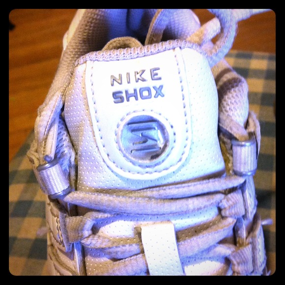 NKE SHOCKS