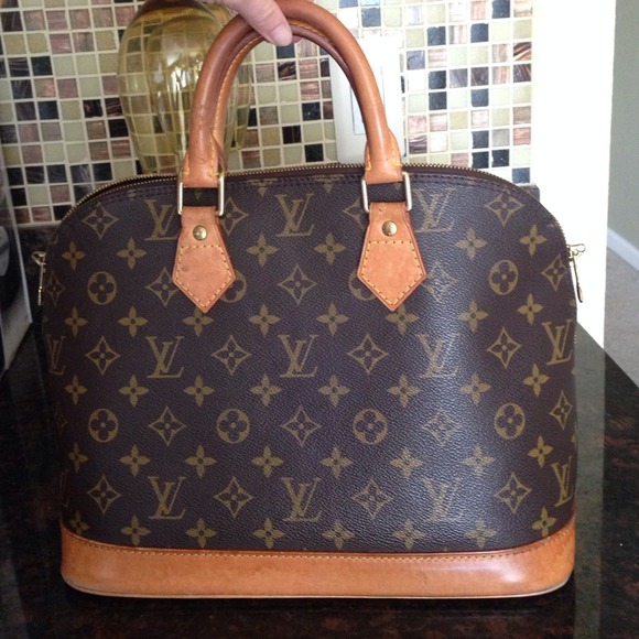 ⛔️SOLD⛔️Authentic Louis Vuitton Alma