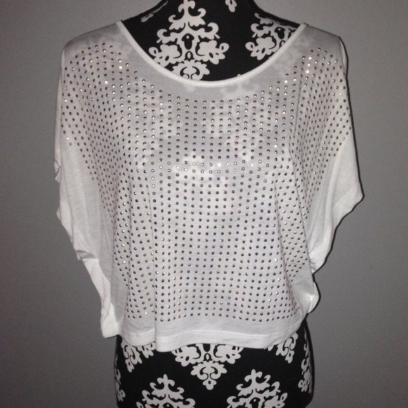 ✨White shirt w/gold embellishments.✨