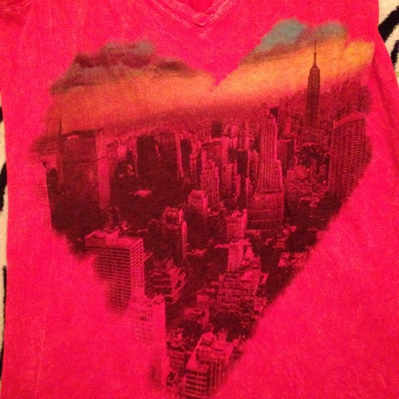 New York City in a heart ! Red t-shirt - Picture 2 of 2