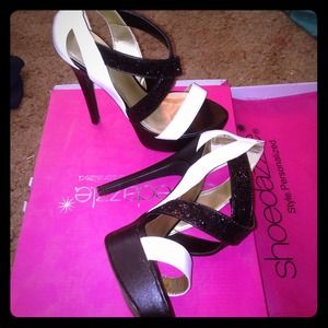 Gorgeous black and white embellished heels!!