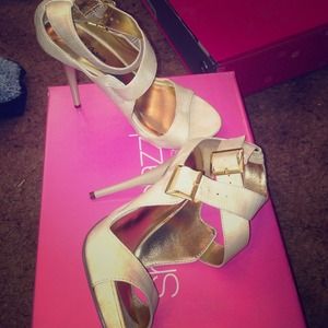 Gorgeous tan heels with gold buckles!