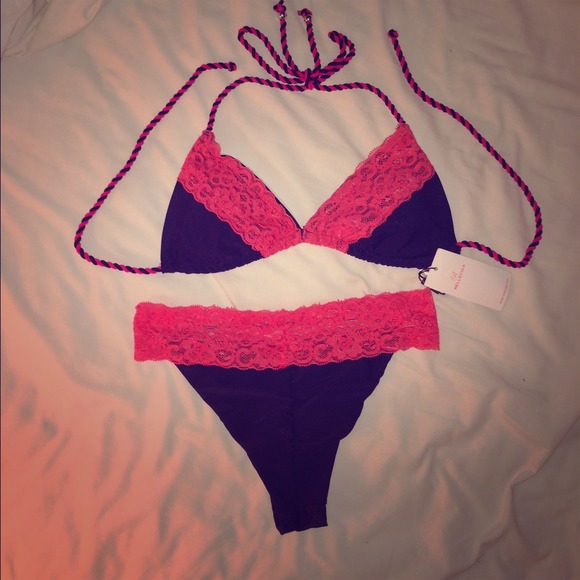 SOLD🚫Sexy Lace Scrunch Butt Bikini