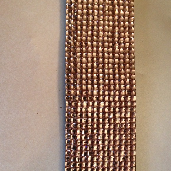 Pink crystal cuff bracelet 🎀🎀🎀🎀 - Picture 2 of 2