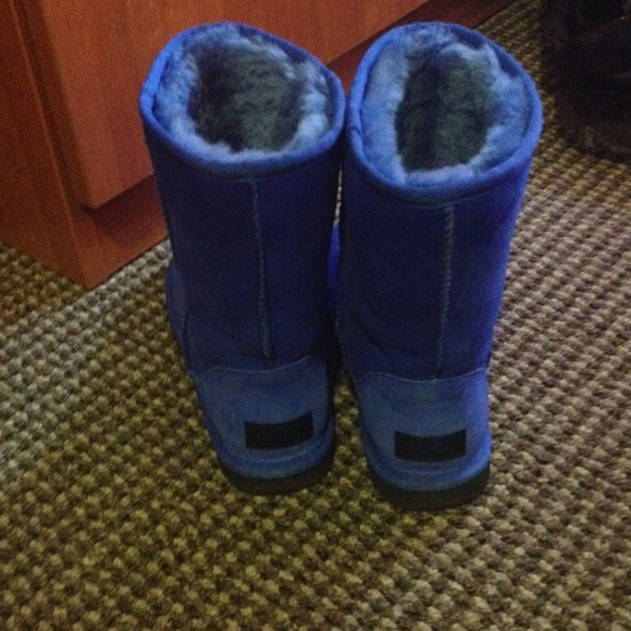 Blue Uggs Size 6 NO TRADES!! - Picture 2 of 4