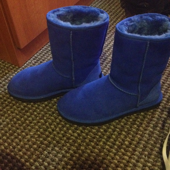 Blue Uggs Size 6 NO TRADES!! - Picture 3 of 4