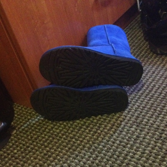 Blue Uggs Size 6 NO TRADES!! - Picture 4 of 4