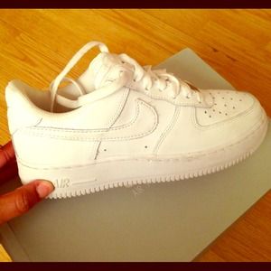 Worn about 2 times. Boys 6 and fits a woman's 8.