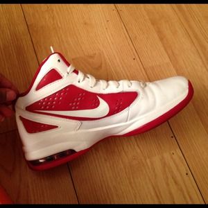 Women's basketball shoes. Size 8 fits boys size 6