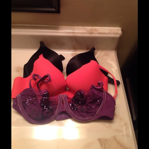 3 Victoria's Secret bras. 2 34B and the pink 32B