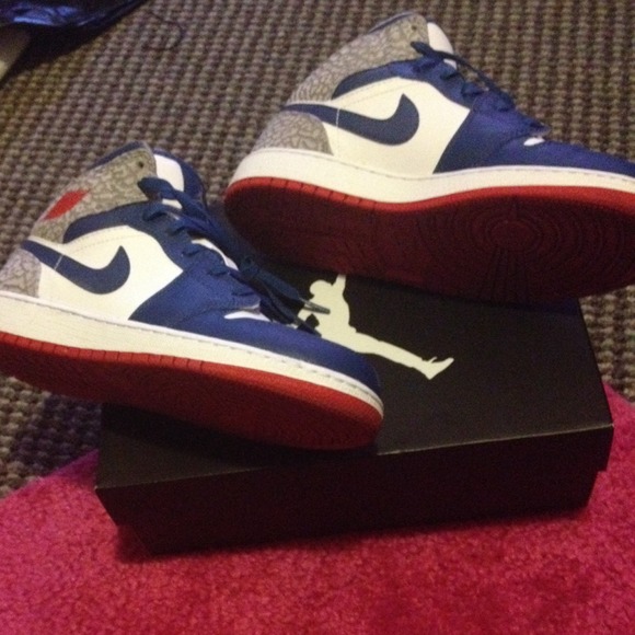 Air Jordan 1s BRAND NEW. Mint Condition - Picture 2 of 5
