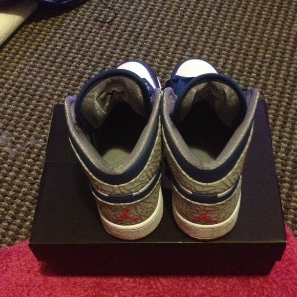 Air Jordan 1s BRAND NEW. Mint Condition - Picture 3 of 5