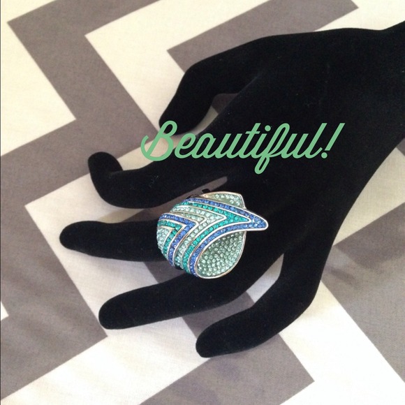 NWOT Green, Mint & Blue Crystal Ring